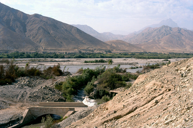 The Santa, an exotic river across the Negro Mountains of rock desert
