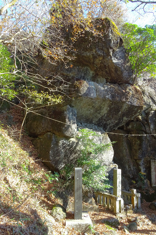 斑れい岩の巨岩、立身石（りっしんせき）