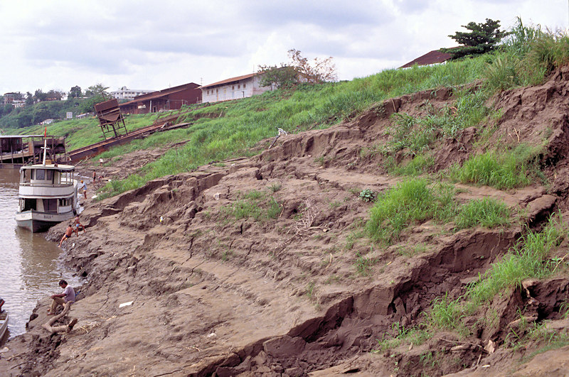 Bank of the Madeira River at Porto Velho during the low-water period